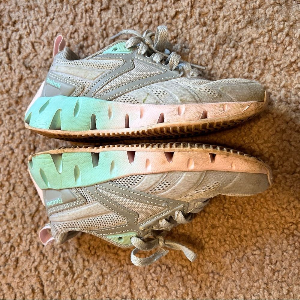 Reebok | Girl sneaker shoes, size 11 - Picture 3 of 5